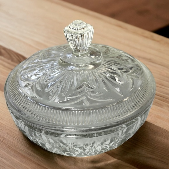 Vintage Avon Cut Clear Candy Dish Vanity Powder Trinket Box 6" Diameter - Picture 1 of 7